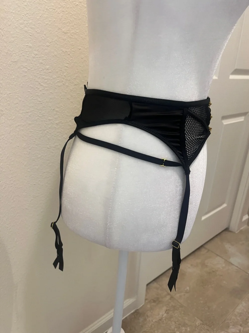 Ann Summers The Superior Suspender Belt Black Garter Belt Small 4-6